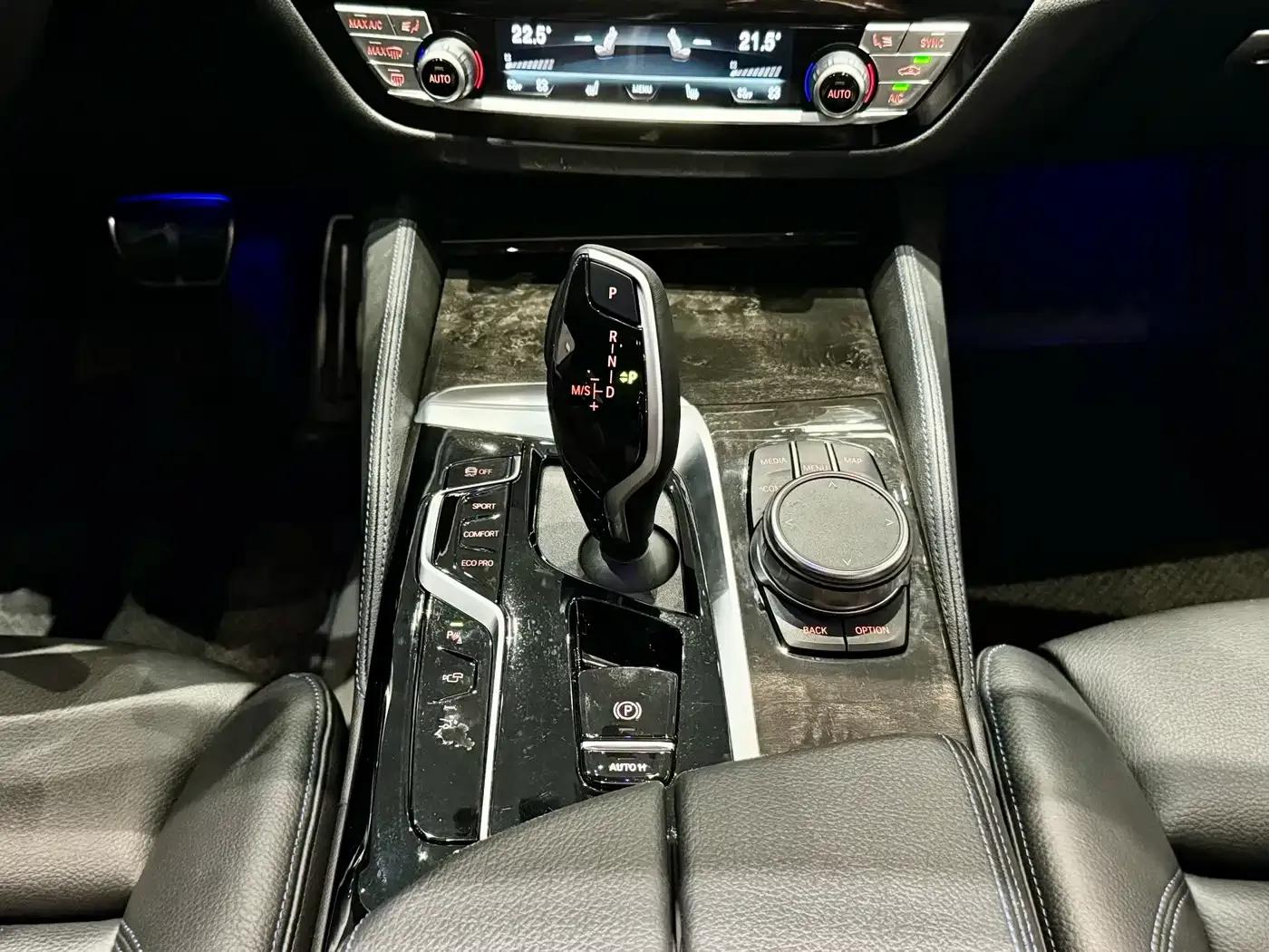 2021 BMW 6 Series GT Facelift 630i M Sport Package — миниатюра 11
