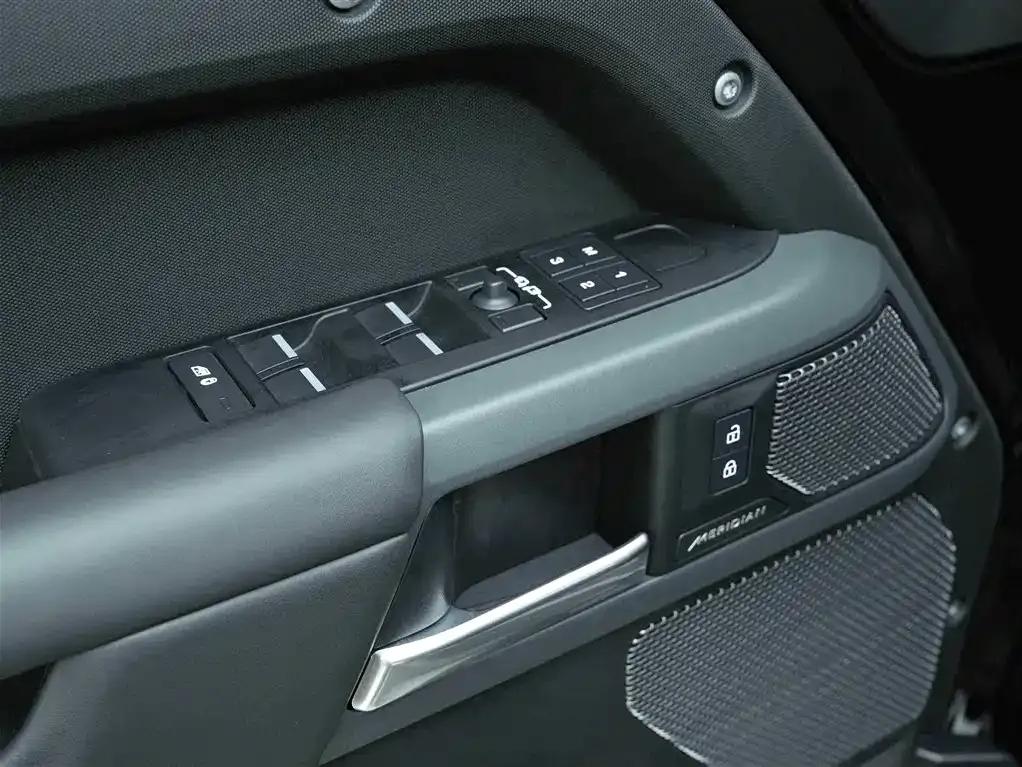 2024 Land Rover Defender 110 3.0T P400 X-DYNAMIC HSE — миниатюра 15