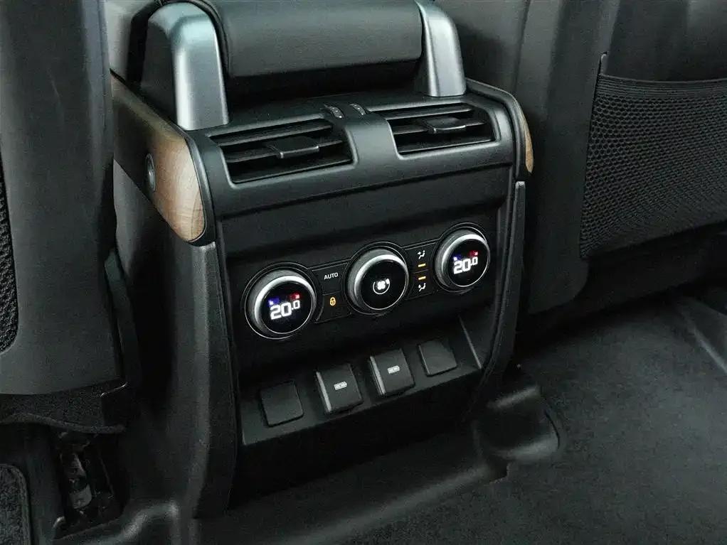 2024 Land Rover Defender 110 3.0T P400 X-DYNAMIC HSE — миниатюра 19