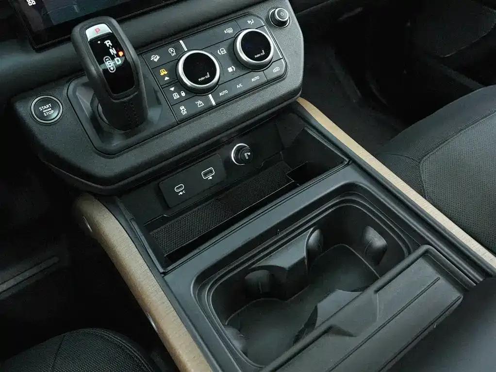 2024 Land Rover Defender 110 3.0T P400 X-DYNAMIC HSE — миниатюра 10