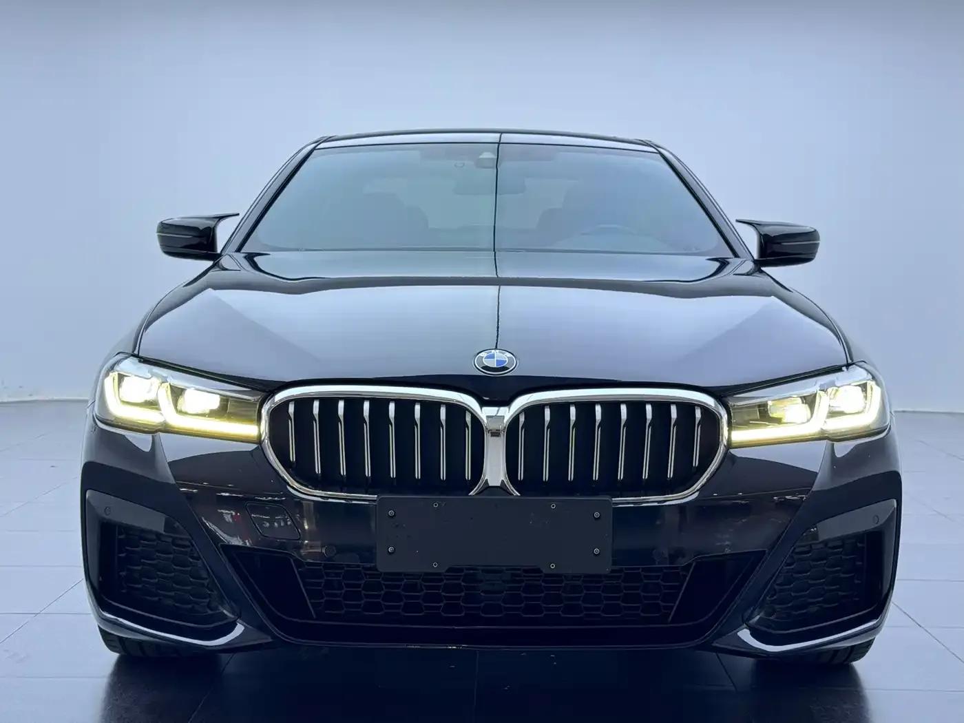 2021 BMW 5 Series 525Li M Sport Package — миниатюра 2