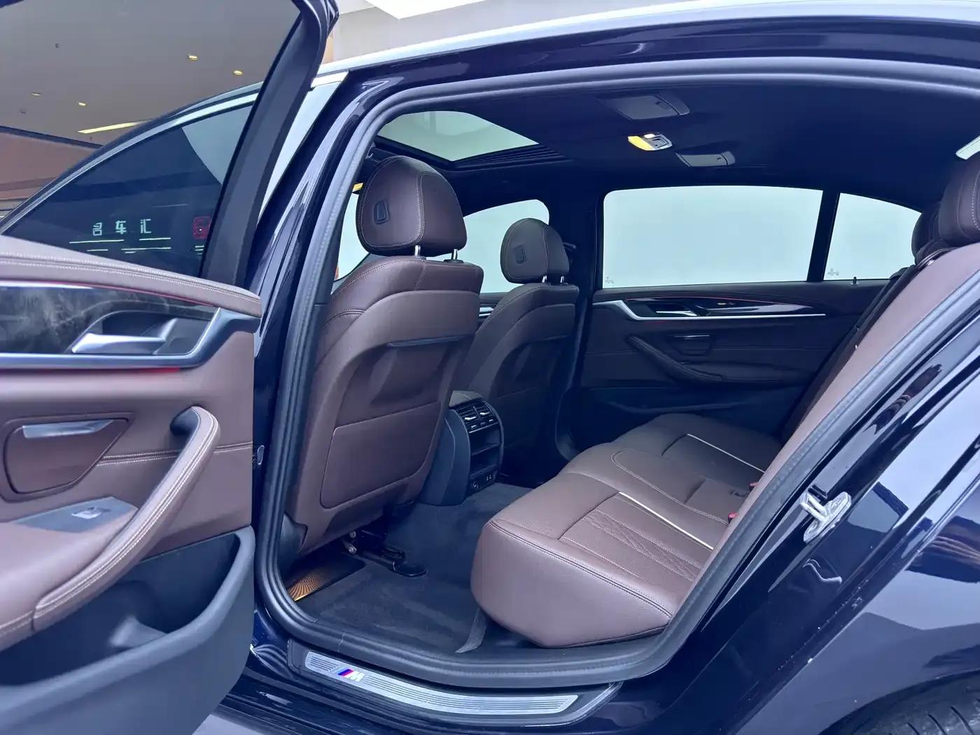 2021 BMW 5 Series 525Li M Sport Package — миниатюра 9