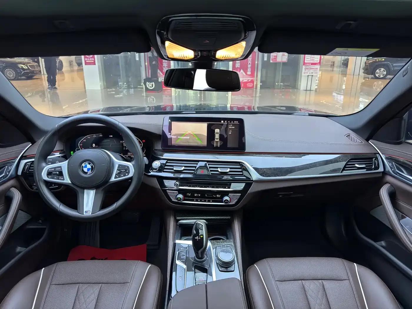 2021 BMW 5 Series 525Li M Sport Package — миниатюра 10