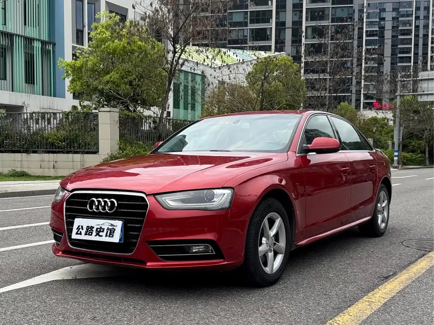 Audi A4L 2013 35 TFSI Automatic Comfort — миниатюра 1