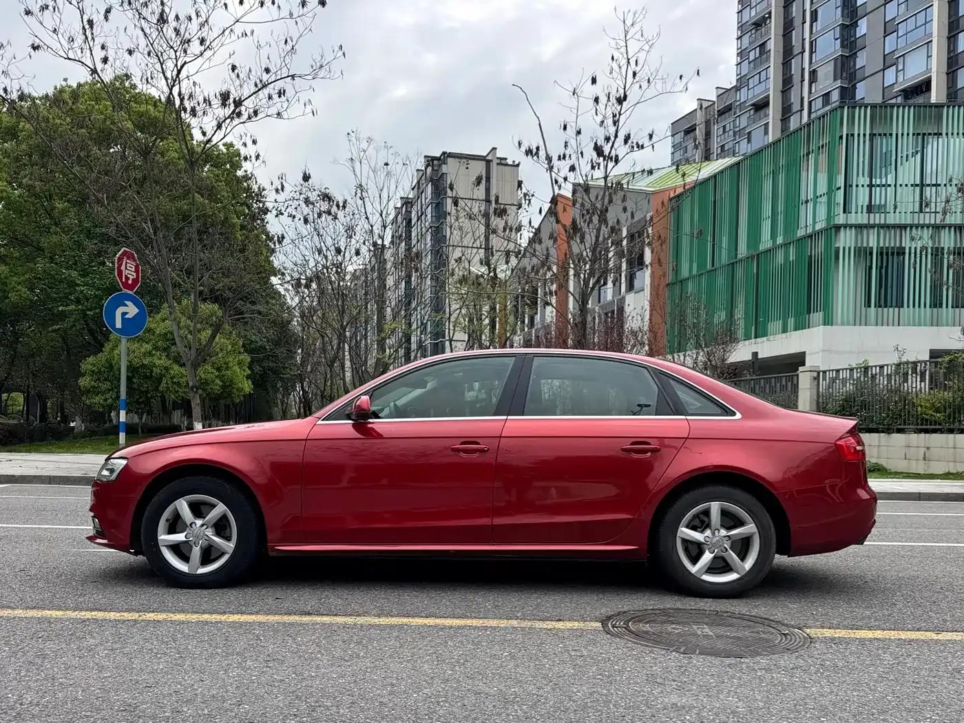Audi A4L 2013 35 TFSI Automatic Comfort — миниатюра 3