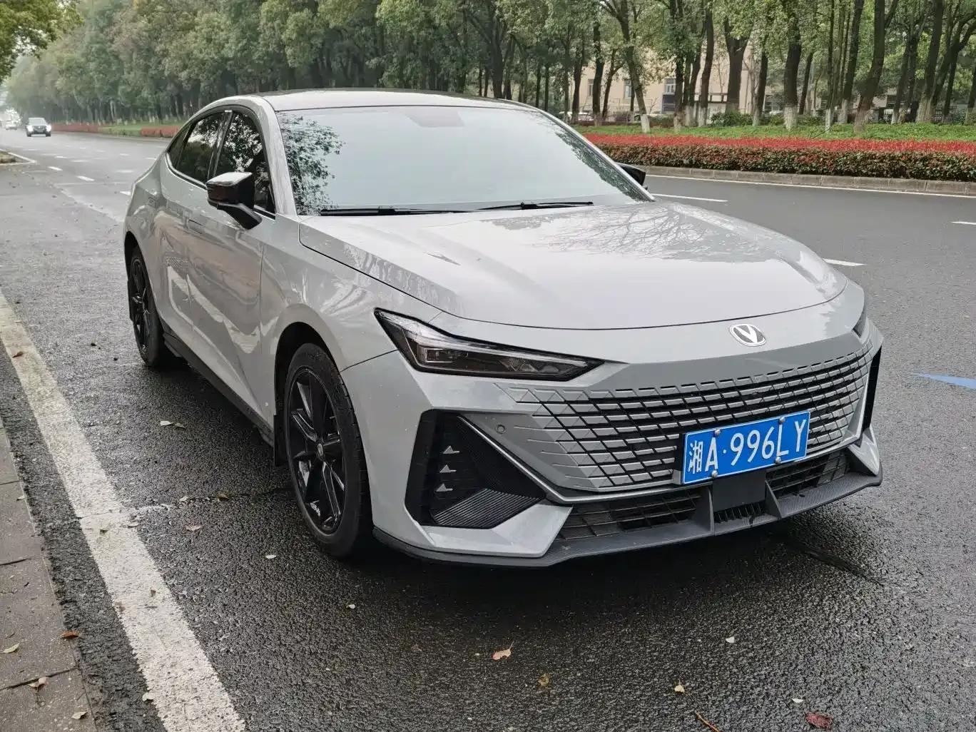 Changan UNI-V 2023 1.5T Premium Edition — миниатюра 1