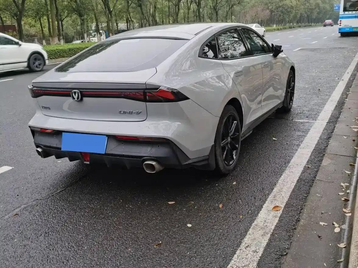 Changan UNI-V 2023 1.5T Premium Edition — миниатюра 4