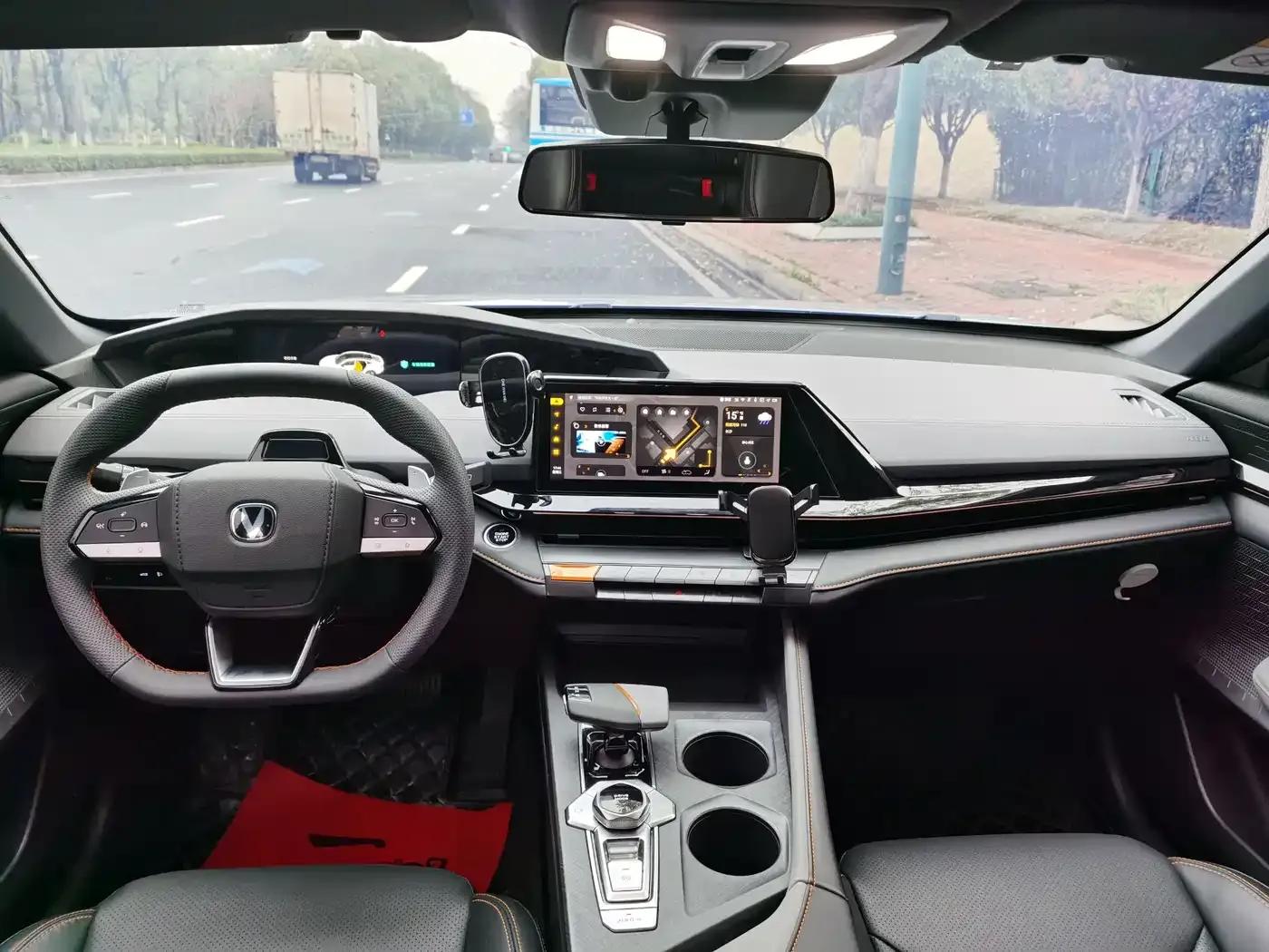 Changan UNI-V 2023 1.5T Premium Edition — миниатюра 8