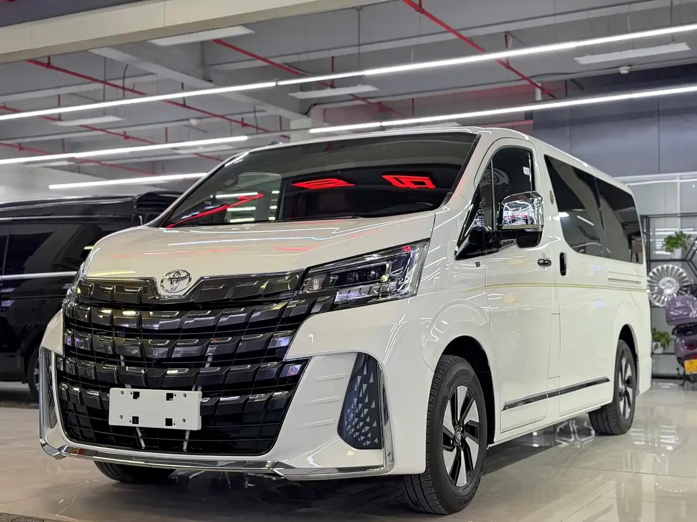 2025 HIACE 3.5L Automatic — миниатюра 2