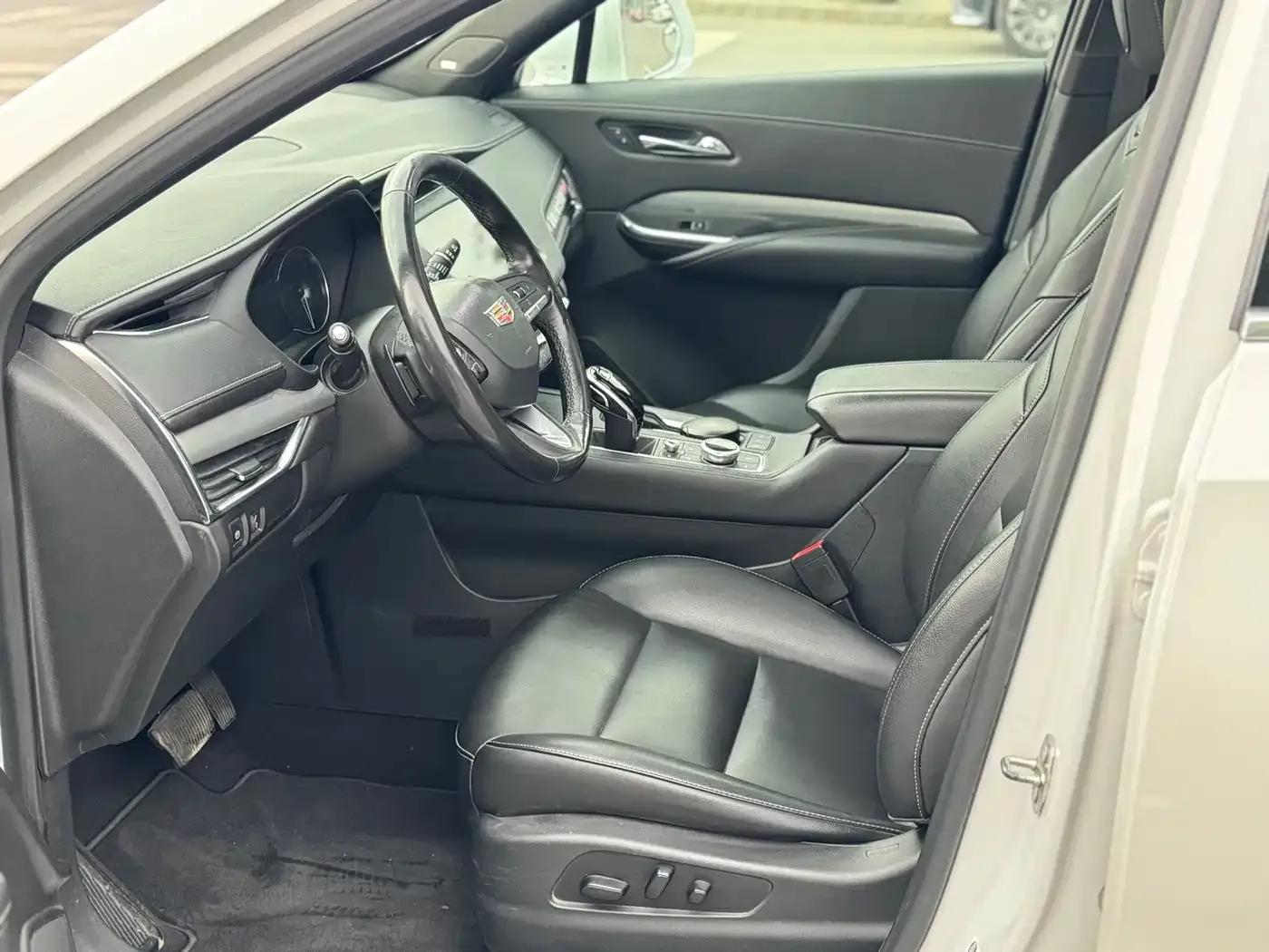 Cadillac XT4 2020 28T Two-Wheel Drive Premium Edition — миниатюра 3