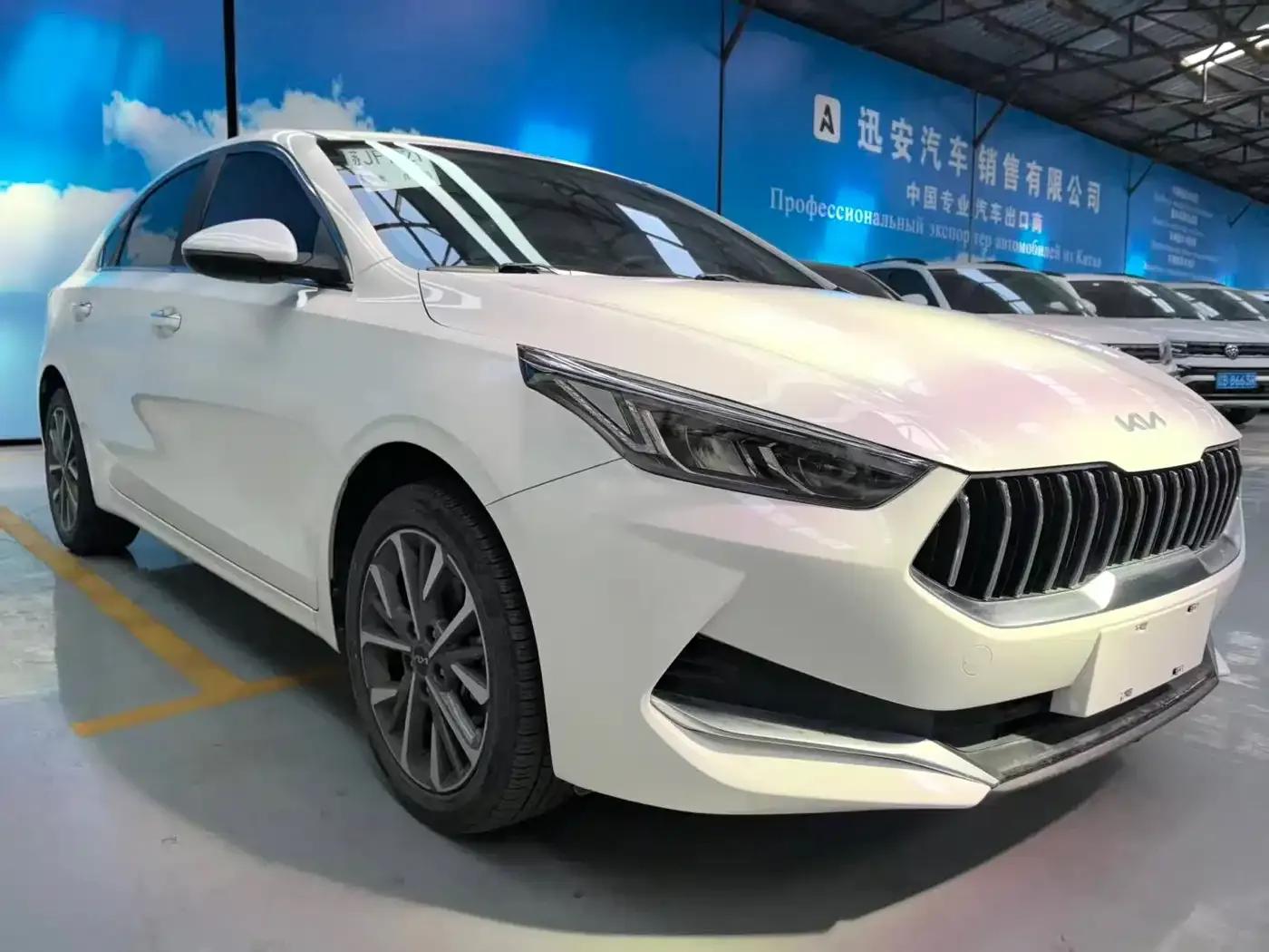 Kia K3 2021 Facelift 1.5L CVT Fashion Edition — миниатюра 3