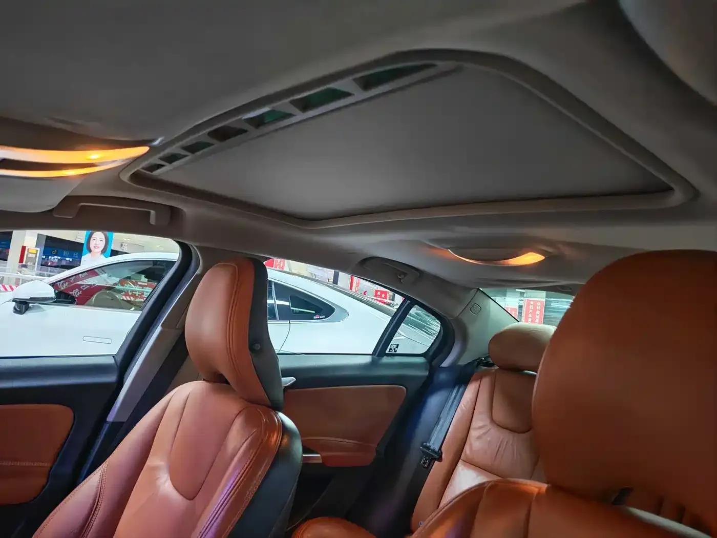 2014 Volvo S60 S60L 2.0T Smart Edition — миниатюра 4