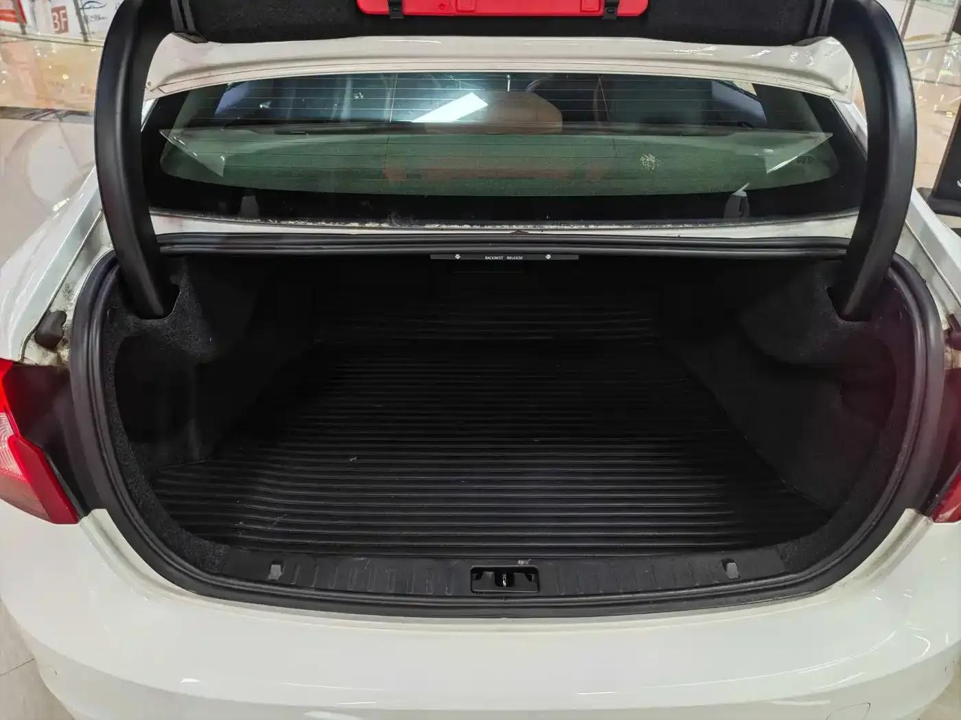 2014 Volvo S60 S60L 2.0T Smart Edition — миниатюра 9