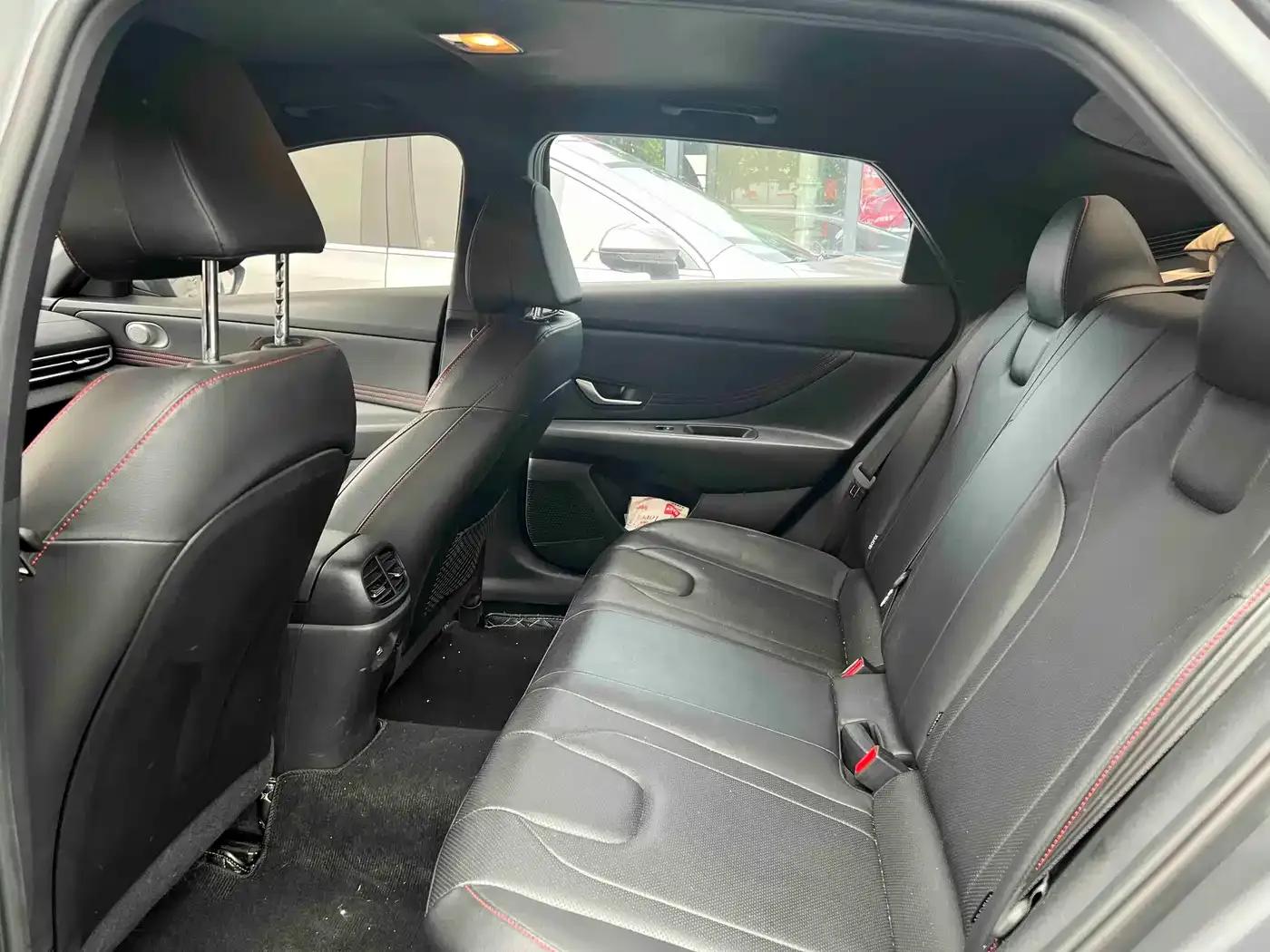 Hyundai Elantra 2022 1.5L CVT 20th Anniversary Edition — миниатюра 4