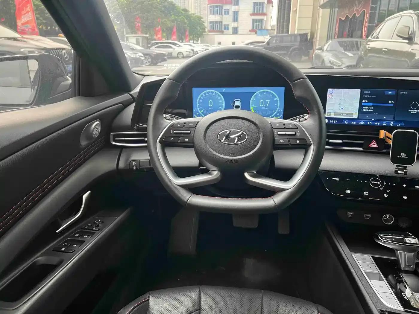 Hyundai Elantra 2022 1.5L CVT 20th Anniversary Edition — миниатюра 5