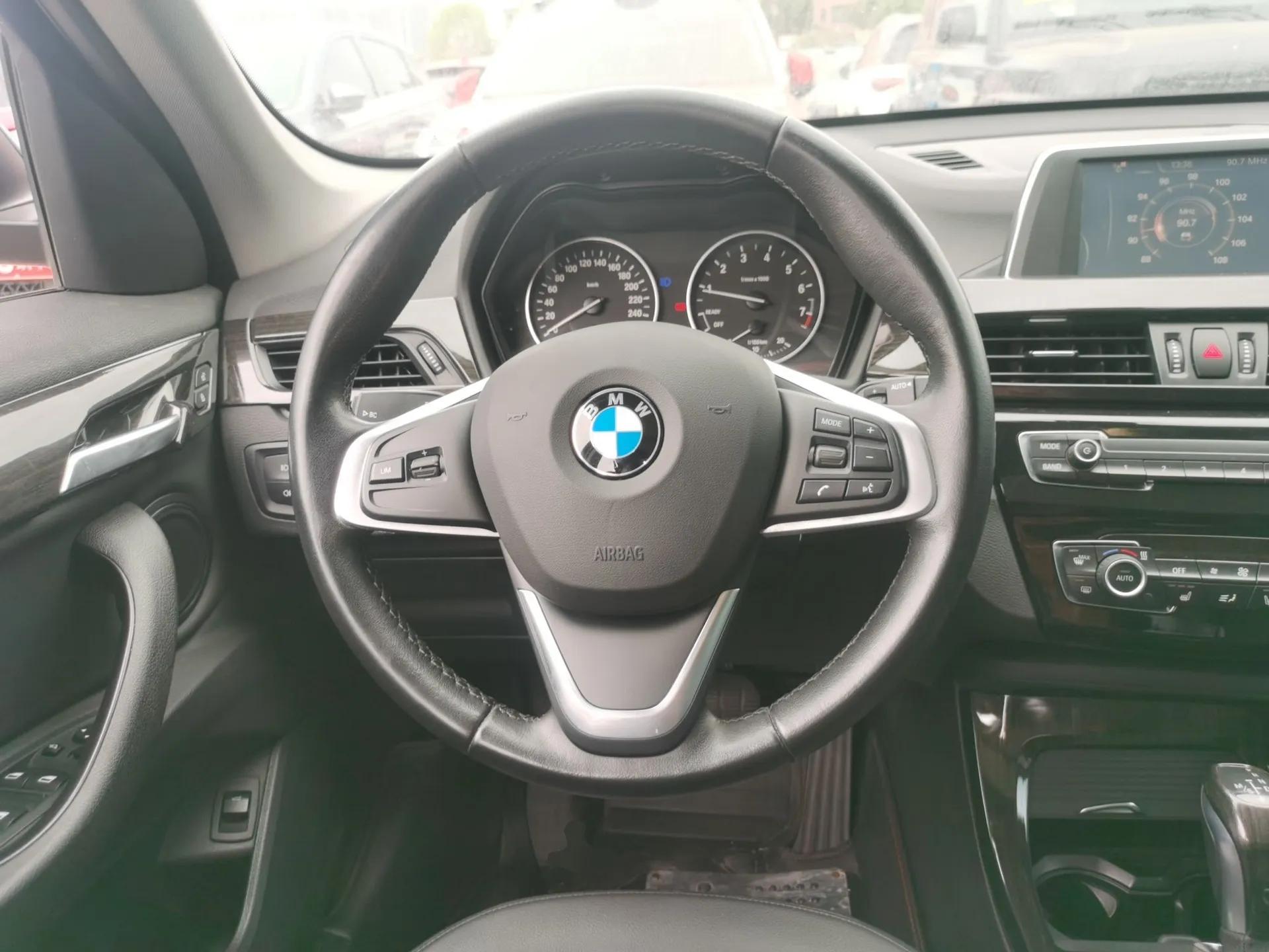 BMW X1 2016 sDrive18Li Premium Edition — миниатюра 13