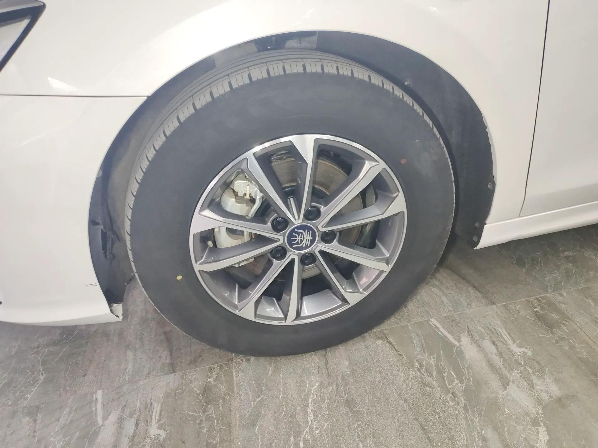BYD Qin PLUS 2024 HONOR Edition DM-i 55KM Leading Model — миниатюра 8