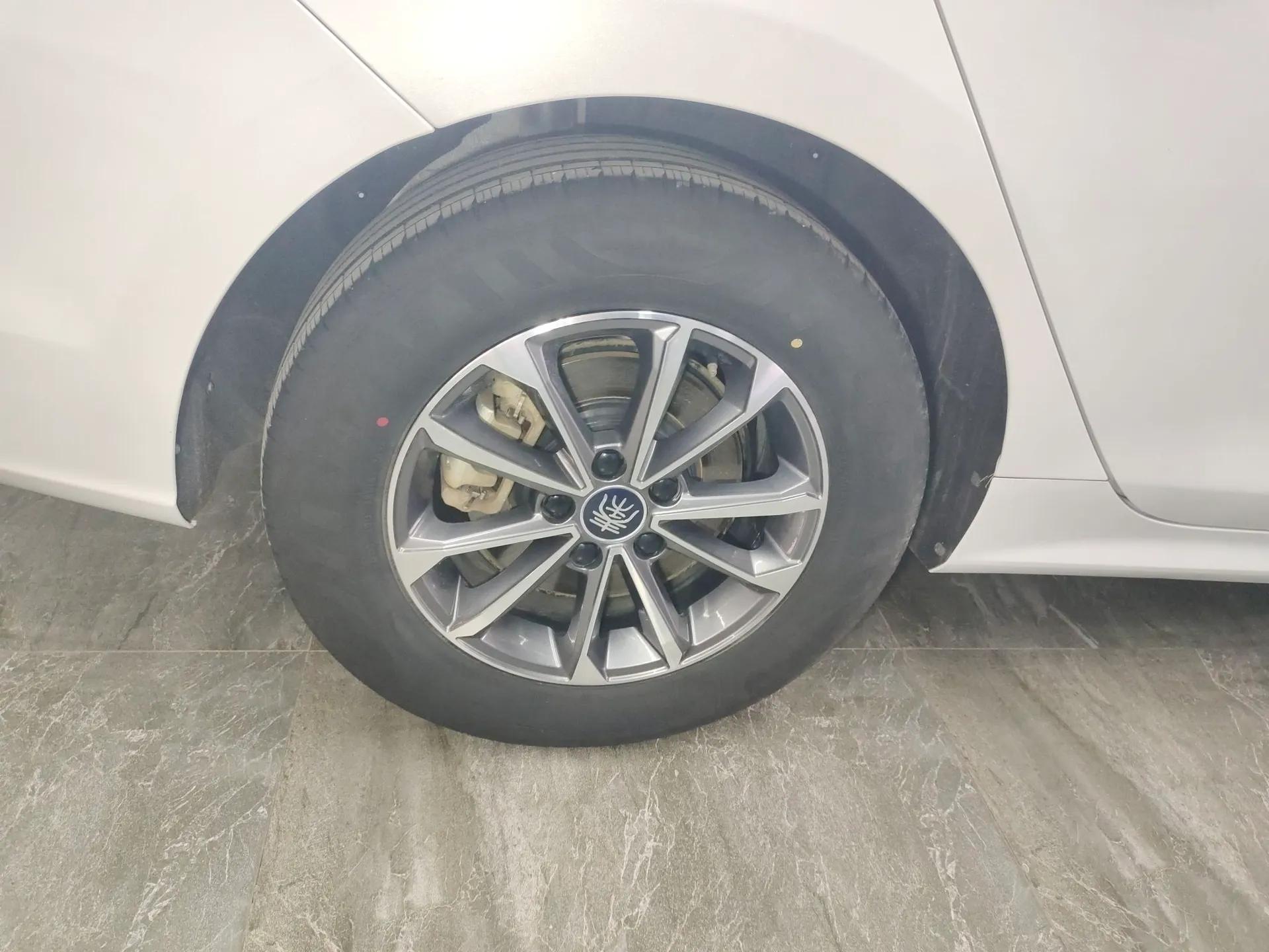 BYD Qin PLUS 2024 HONOR Edition DM-i 55KM Leading Model — миниатюра 10