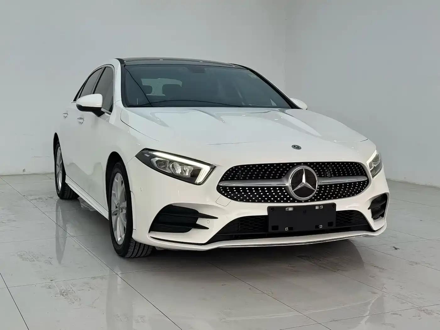 Mercedes-Benz A-Class 2020 Facelift A 200 L Sport Sedan Fashion Model — миниатюра 2