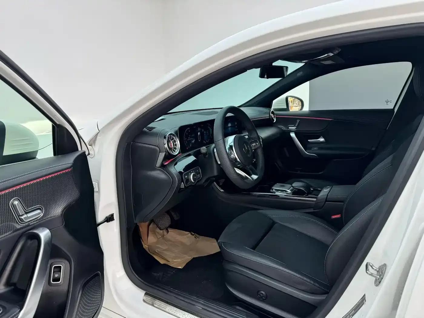 Mercedes-Benz A-Class 2020 Facelift A 200 L Sport Sedan Fashion Model — миниатюра 5