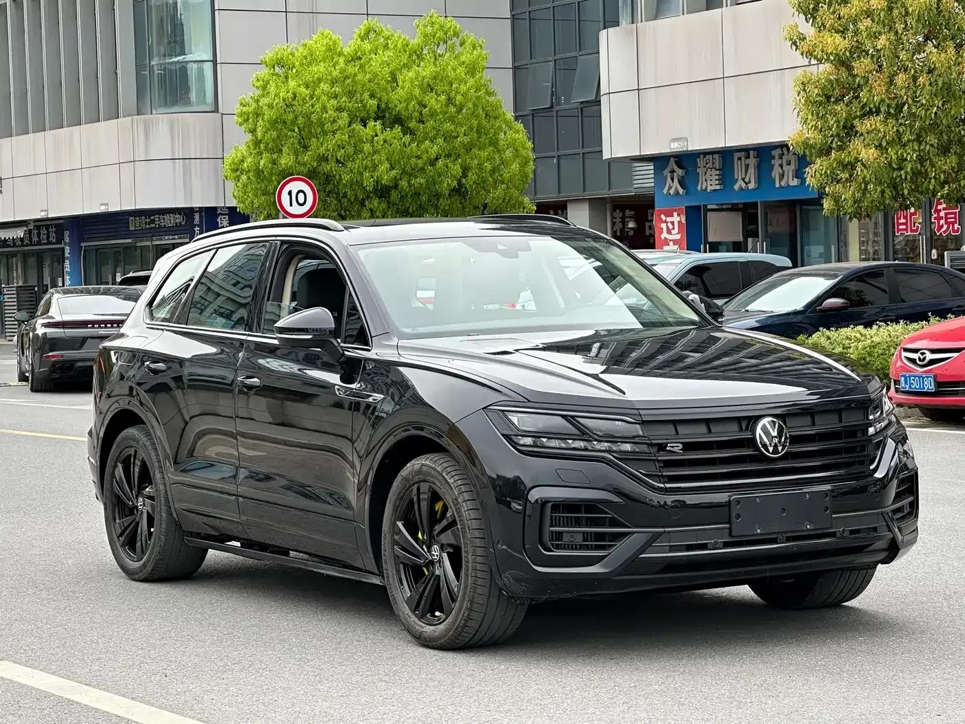 2022 Volkswagen Touareg 3.0TSI R-Line, Obsidian Black Sport Package — миниатюра 2
