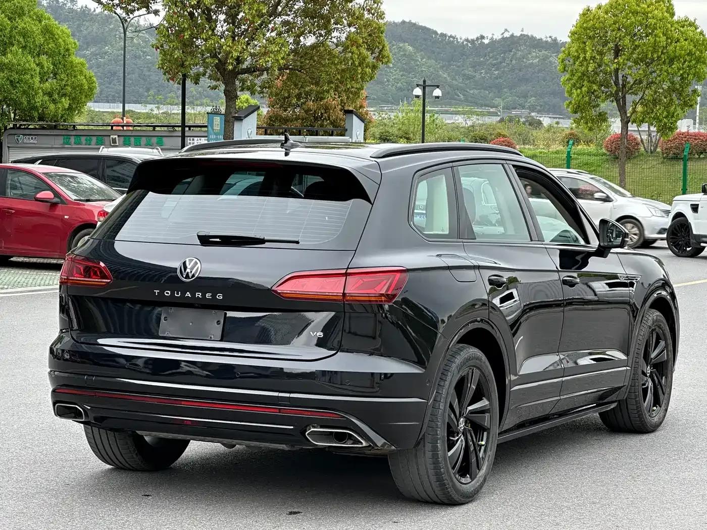 2022 Volkswagen Touareg 3.0TSI R-Line, Obsidian Black Sport Package — миниатюра 3