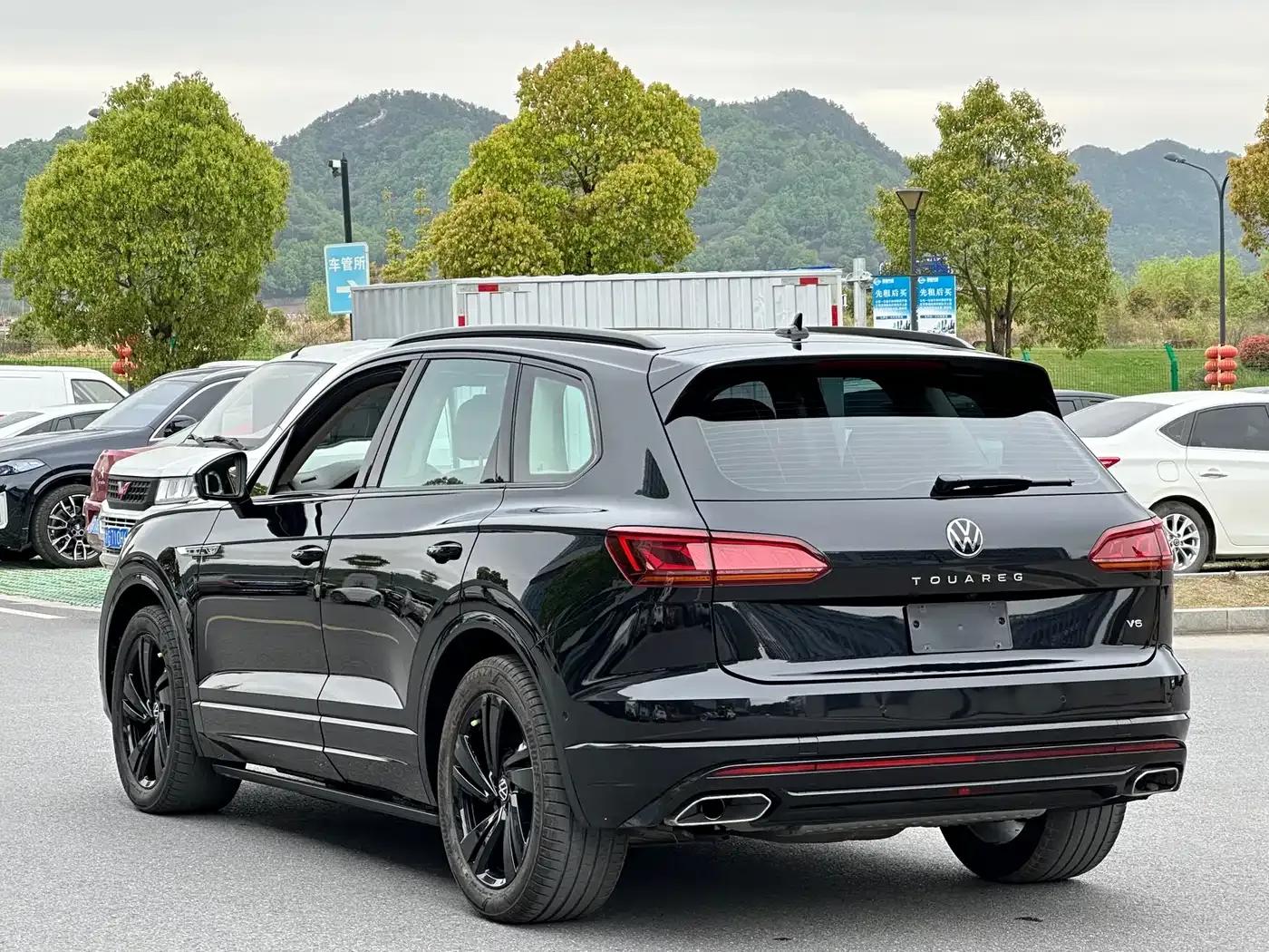 2022 Volkswagen Touareg 3.0TSI R-Line, Obsidian Black Sport Package — миниатюра 4