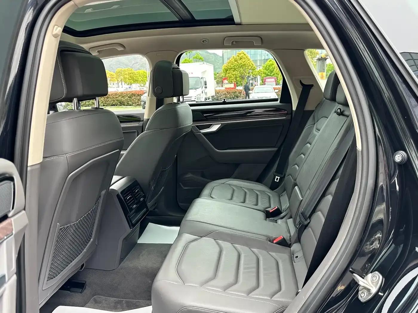 2022 Volkswagen Touareg 3.0TSI R-Line, Obsidian Black Sport Package — миниатюра 6