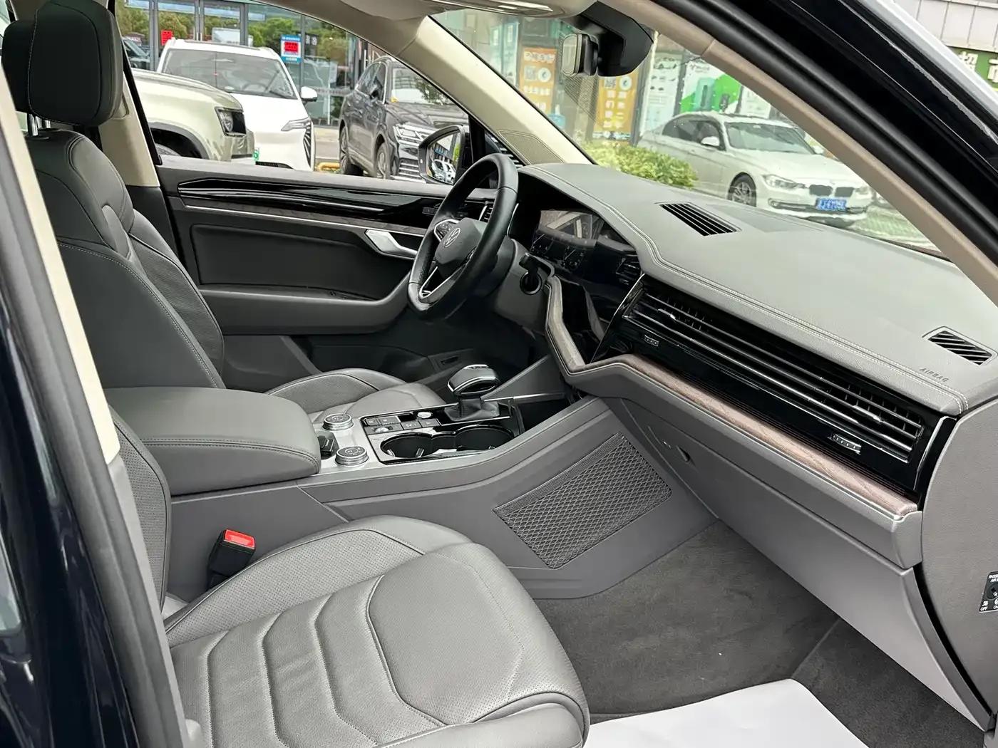 2022 Volkswagen Touareg 3.0TSI R-Line, Obsidian Black Sport Package — миниатюра 7