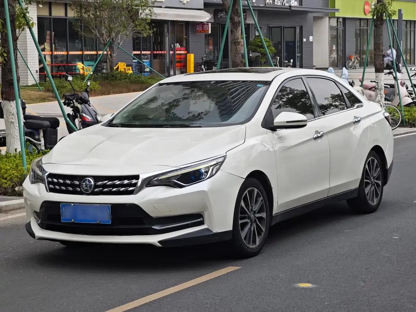 Venucia D60 2019 1.6L XV CVT Smart Luxury Edition — миниатюра 1