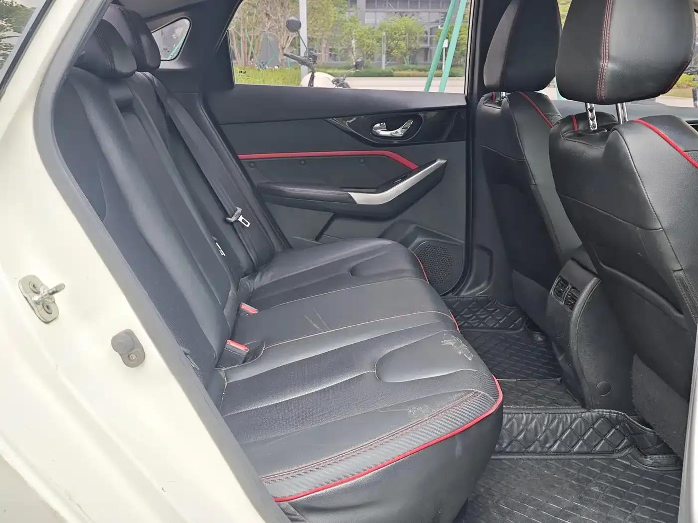 Venucia D60 2019 1.6L XV CVT Smart Luxury Edition — миниатюра 8