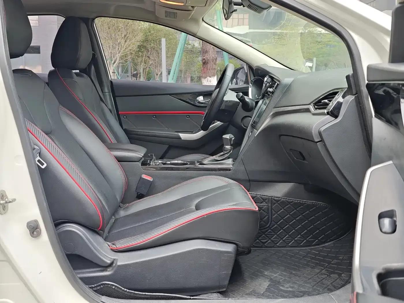 Venucia D60 2019 1.6L XV CVT Smart Luxury Edition — миниатюра 9