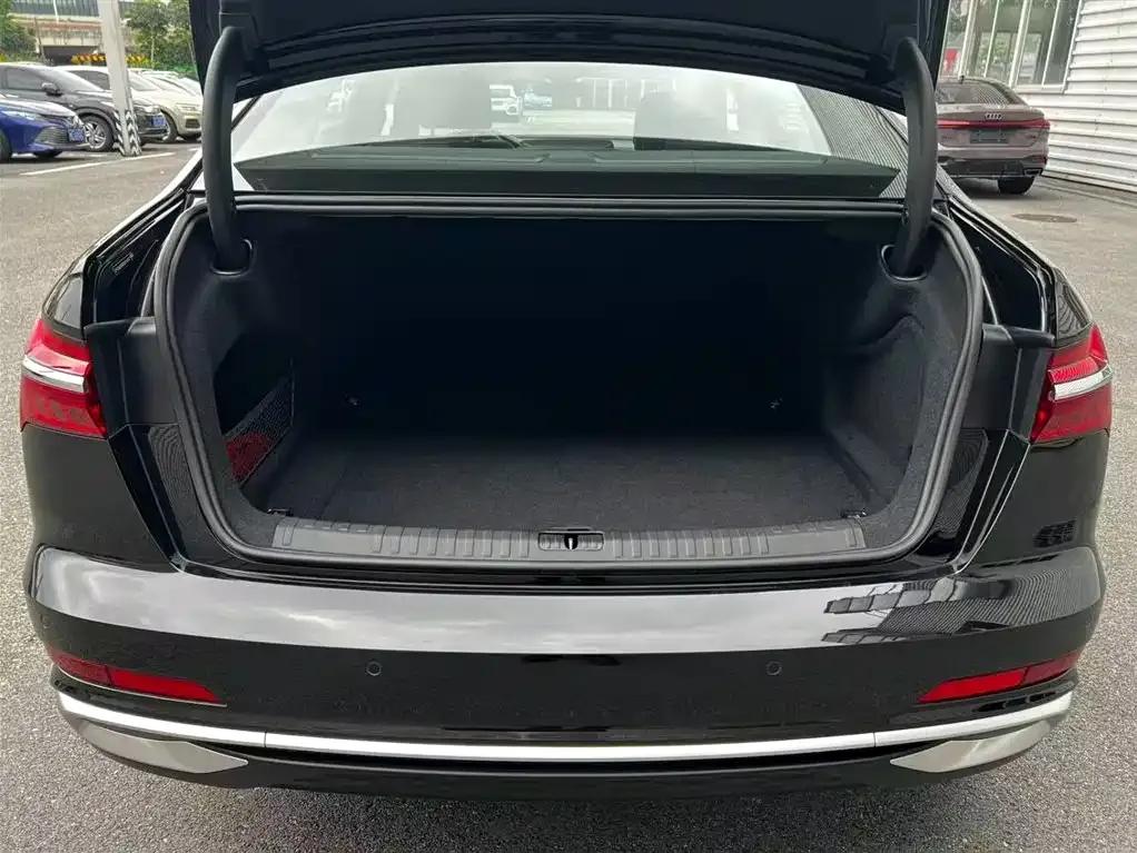 Audi A6L 2025 Facelift 45 TFSI quattro Premium Dynamic Edition — миниатюра 17