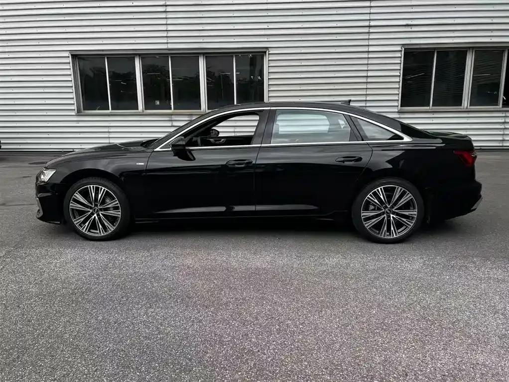 Audi A6L 2025 Facelift 45 TFSI quattro Premium Dynamic Edition — миниатюра 3