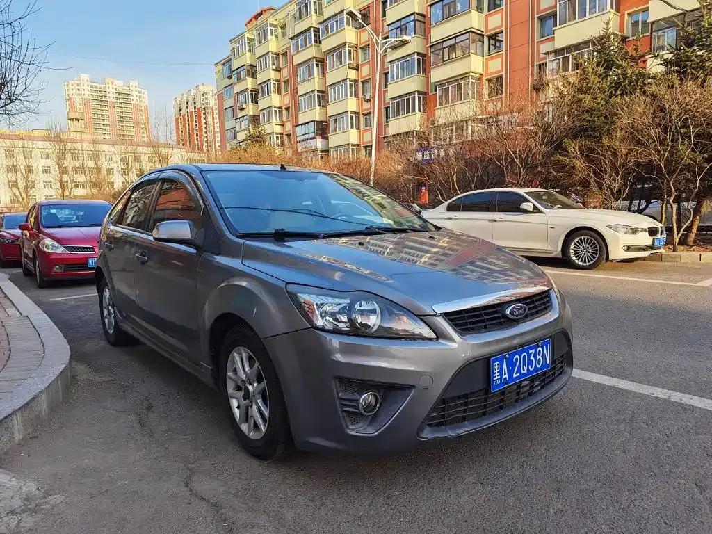 Ford Focus 2009 Hatchback 1.8L Automatic Fashion Edition — миниатюра 3