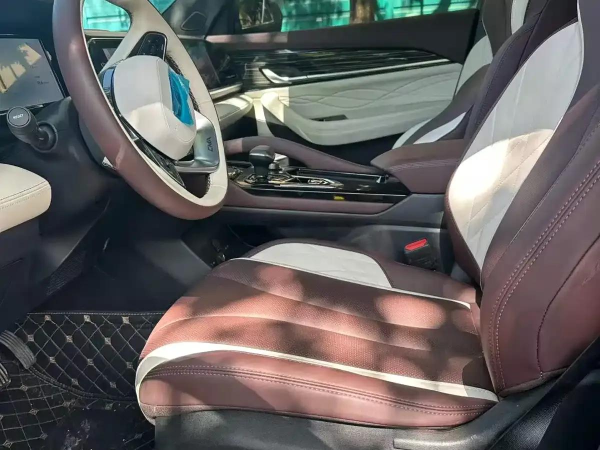 Geely Xingyue L 2025 Oriental Radiance 2.0TD Automatic Star Edition — миниатюра 4