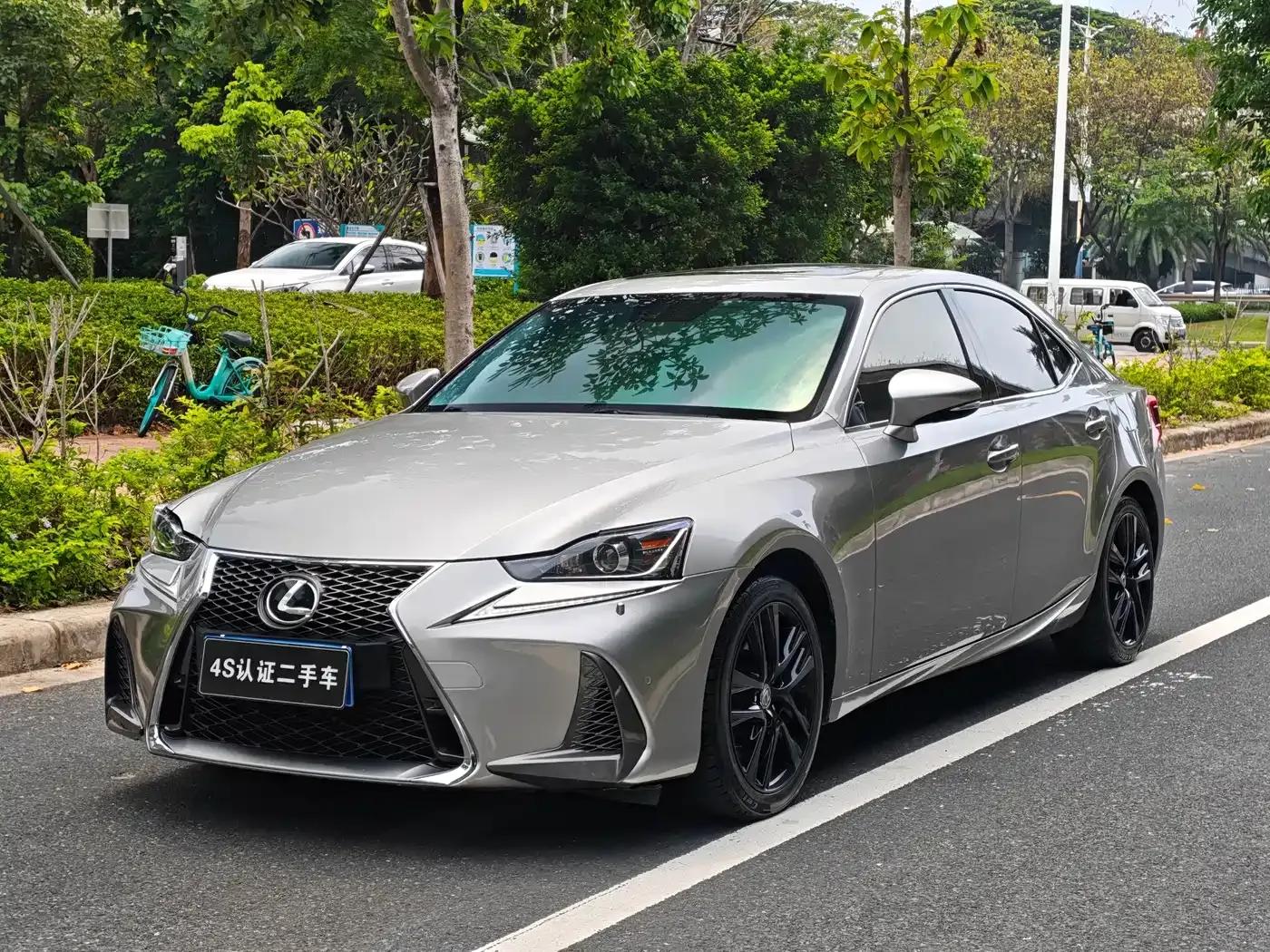 Lexus IS 2017 300 Sport Edition — миниатюра 1