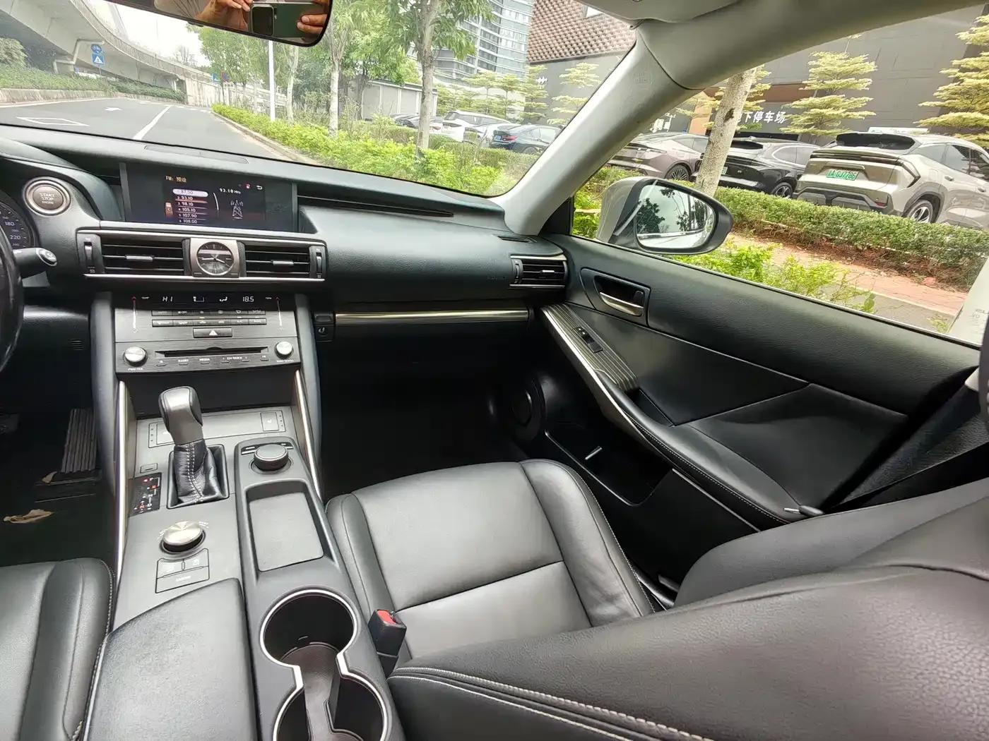Lexus IS 2017 300 Sport Edition — миниатюра 13