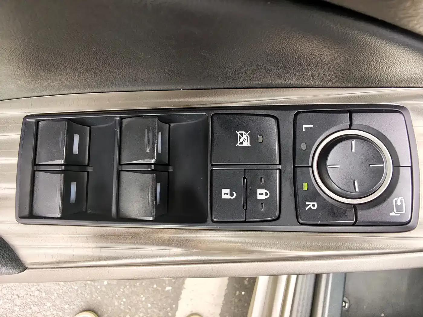 Lexus IS 2017 300 Sport Edition — миниатюра 22