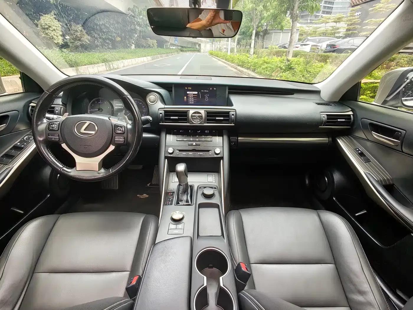 Lexus IS 2017 300 Sport Edition — миниатюра 9