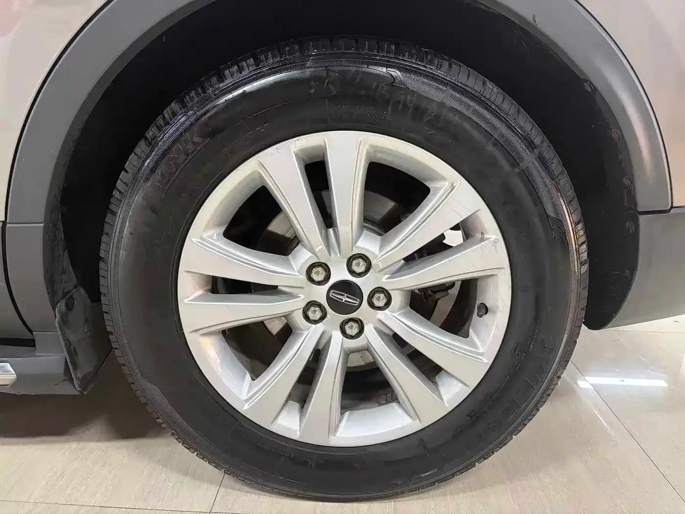 Lincoln MKX 2015 2.0T Two-Wheel Drive Premium Edition — миниатюра 2