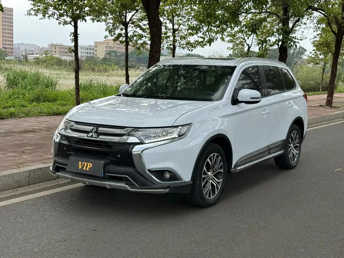 Outlander 2018 2.0L 2WD Glory Edition 5-seater — миниатюра 1