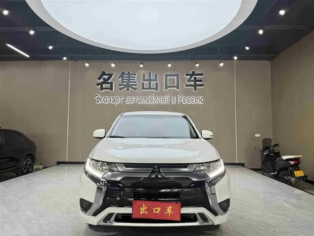 Outlander 2021 2.0L 2WD Comfortline 5-seater — миниатюра 2