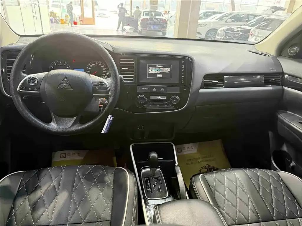 Outlander 2021 2.0L 2WD Comfortline 5-seater — миниатюра 11