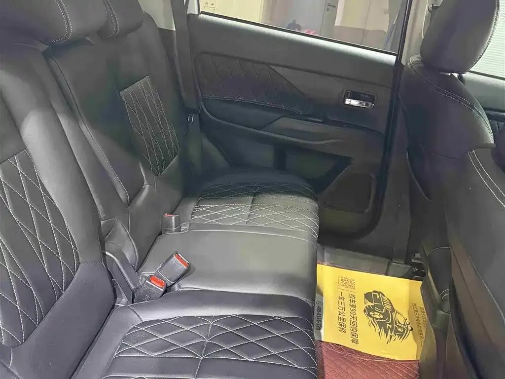 Outlander 2021 2.0L 2WD Comfortline 5-seater — миниатюра 12