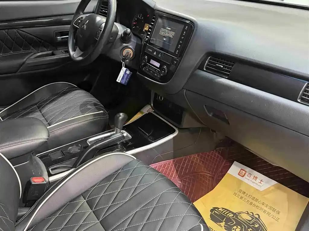 Outlander 2021 2.0L 2WD Comfortline 5-seater — миниатюра 13