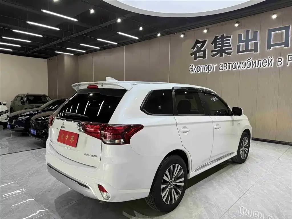 Outlander 2021 2.0L 2WD Comfortline 5-seater — миниатюра 4