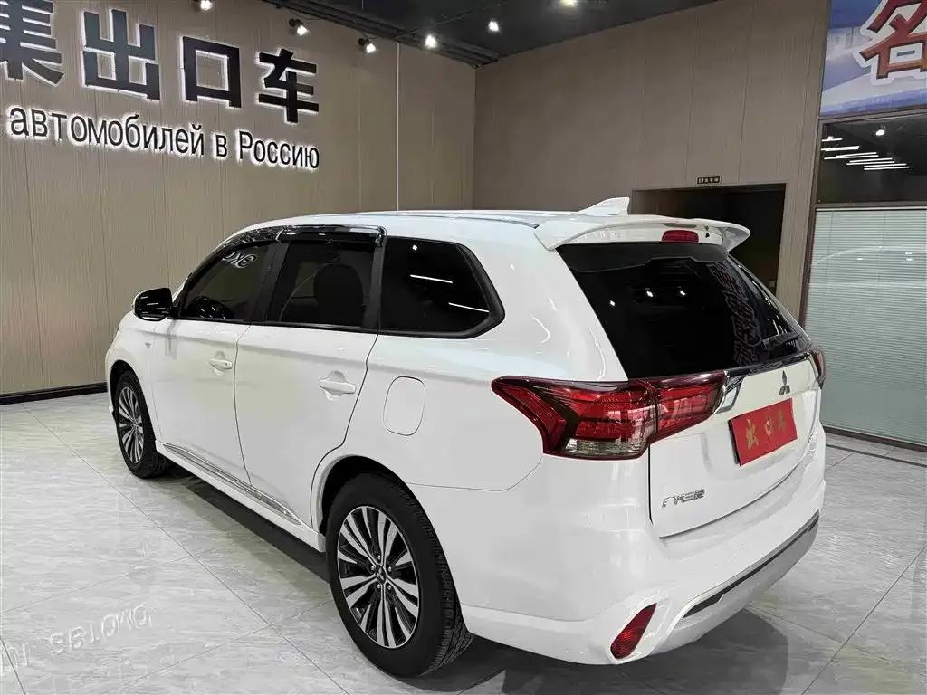 Outlander 2021 2.0L 2WD Comfortline 5-seater — миниатюра 5