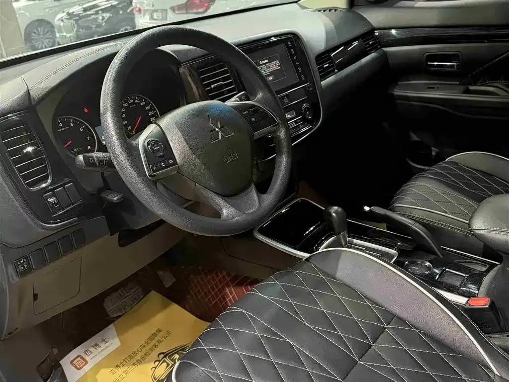 Outlander 2021 2.0L 2WD Comfortline 5-seater — миниатюра 6