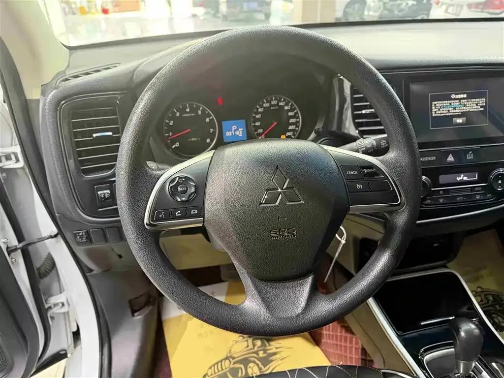 Outlander 2021 2.0L 2WD Comfortline 5-seater — миниатюра 8